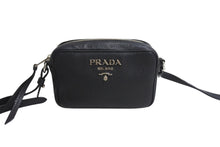 Load image into Gallery viewer, 極美品 PRADA プラダ ショルダーバッグ 1BH096 斜め掛けバッグ ブラック レザー シルバー金具 中古 4c067687