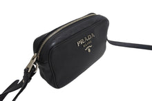 Load image into Gallery viewer, 極美品 PRADA プラダ ショルダーバッグ 1BH096 斜め掛けバッグ ブラック レザー シルバー金具 中古 4c067687