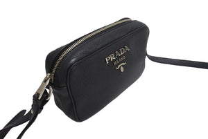 極美品 PRADA プラダ ショルダーバッグ 1BH096 斜め掛けバッグ ブラック レザー シルバー金具 中古 4c067687