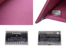 画像をギャラリービューアに読み込む, CHANEL シャネル 二つ折り財布 29番台 キャビアスキン ココマーク キルティング ピンク ゴールド金具 美品 中古 4c067787