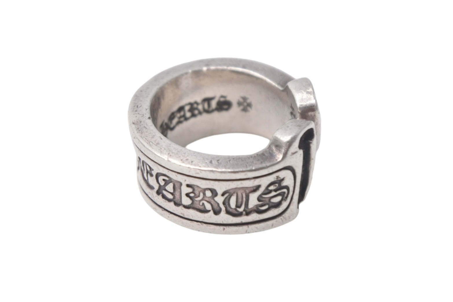 CHROME HEARTS クロムハーツ ラージスクロールラベル リング シルバー シルバー925 ロゴ アクセサリー 10号 美品 中古  4c067812 – Casanova Vintage