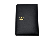 画像をギャラリービューアに読み込む, 極美品 CHANEL シャネル カードケース ココマーク ソフトカーフ 手帳カバー ゴールド金具 ブラック 6番台 中古 4c067842