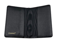 画像をギャラリービューアに読み込む, 極美品 CHANEL シャネル カードケース ココマーク ソフトカーフ 手帳カバー ゴールド金具 ブラック 6番台 中古 4c067842