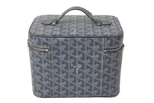 Load image into Gallery viewer, 新品同様 GOYARD ゴヤール ミューズ ヴァニティ ケース グレー PVC バニティバッグ ロゴ 化粧品入れ シルバー金具 中古 4c067870