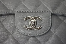 Load image into Gallery viewer, 新品同様 CHANEL シャネル デカマトラッセ シングルフラップ ショルダーバッグ 13番台 キャビアスキン グレー シルバー金具 中古 4c067910