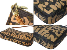 Load image into Gallery viewer, 極美品 LOUIS VUITTON ルイヴィトン ポシェットアクセソワ―ル アクセサリーポーチ M92193 モノグラム グラフィティ PVC レザー 中古 4c067952