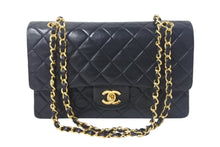 Load image into Gallery viewer, CHANEL シャネル Wフラップ マトラッセ25 チェーンショルダーバッグ ラムスキン 1番台 ブラック ゴールド金具 美品 中古 4c068011