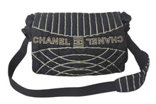 Load image into Gallery viewer, CHANEL シャネル スポーツライン ココマーク ロゴ刺繍 ナイロン ショルダーバッグ メッセンジャーバッグ A32807 10番台 美品 中古 4c068344