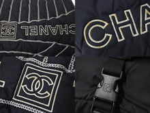 Load image into Gallery viewer, CHANEL シャネル スポーツライン ココマーク ロゴ刺繍 ナイロン ショルダーバッグ メッセンジャーバッグ A32807 10番台 美品 中古 4c068344