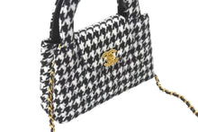 画像をギャラリービューアに読み込む, 極美品 CHANEL シャネル ミニハンドバッグ ショルダーバッグ 千鳥 ブラック/ホワイト ランダムシリアル AS4416 中古 4c068345