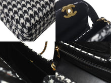 画像をギャラリービューアに読み込む, 極美品 CHANEL シャネル ミニハンドバッグ ショルダーバッグ 千鳥 ブラック/ホワイト ランダムシリアル AS4416 中古 4c068345