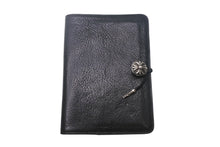 Load image into Gallery viewer, CHROME HEARTS クロムハーツ AGENDA PLAIN 手帳カバー ブックカバー クロスボールボタン シルバー925 レザー ブラック 美品 中古 4c068361