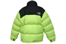 Load image into Gallery viewer, 極美品 THE NORTH FACE ザノースフェイス ヌプシ ダウンジャケット イエローグリーン 海外限定 721221 中古 4c068391