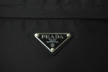 Load image into Gallery viewer, 極美品 PRADA プラダ ウエストバッグ ボディバッグ V210 トライアングルロゴ ブラック ナイロン シルバー金具 中古 4c068402