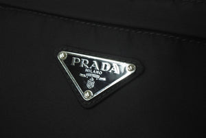 極美品 PRADA プラダ ウエストバッグ ボディバッグ V210 トライアングルロゴ ブラック ナイロン シルバー金具 中古 4c068402