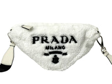 Load image into Gallery viewer, 極美品 PRADA プラダ ショルダーバッグ 1BH190 パイル ポーチ付き トライアングルロゴ ブラック ホワイト レザー シルバー金具 中古 4c068406