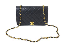 Load image into Gallery viewer, CHANEL シャネル フルフラップターンロック チェーンショルダーバッグ 1番台 ラムスキン ブラック ゴールド金具 美品 中古 4c068478