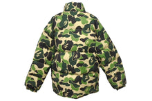 Load image into Gallery viewer, 新品未使用 A Bathing Ape アベイシングエイプ ダウンジャケット リバーシブル OZXDNM144007L カーキ ベージュ ブラック サイズL 4c068541