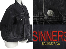 Load image into Gallery viewer, 極美品 BALENCIAGA バレンシアガ 18SS シンンナーズ バック刺繍 ダメージ加工デニムジャケット コットン ブラック 中古 4c068547