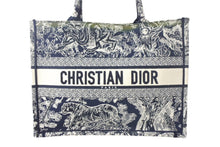 画像をギャラリービューアに読み込む, Christian Dior クリスチャンディオール ブックトートバッグ ミディアム M1296ZRGO_M35I リバース トワル ドゥ ジュイ エンブロイダリー 良品 中古 4c068599