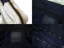 Load image into Gallery viewer, CHANEL シャネル ショルダーバッグ スポーツライン 11番台 ココマーク スターモチーフ ネイビー アイボリー ナイロン シルバー金具 良品 中古 4c068744