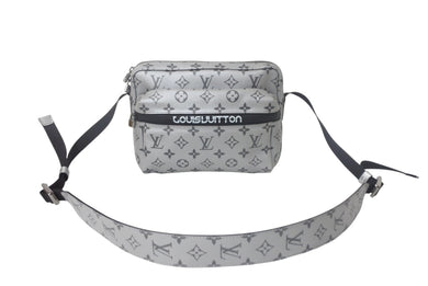 極美品 LOUIS VUITTON ルイヴィトン メッセンジャーPM ショルダーバッグ M43859 日本限定 モノグラムリフレクト レザー シルバー金具 中古 4c068785