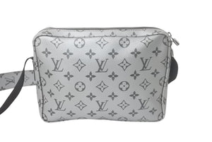 極美品 LOUIS VUITTON ルイヴィトン メッセンジャーPM ショルダーバッグ M43859 日本限定 モノグラムリフレクト レザー シルバー金具 中古 4c068785