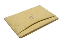 Load image into Gallery viewer, CHANEL シャネル マトラッセ カードケース ココマーク 22番台 スペイン製 ラムスキン イエロー ゴールド金具 美品 中古 4c068815