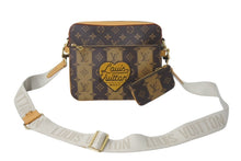 画像をギャラリービューアに読み込む, 新品同様 LOUIS VUITTON ルイヴィトン × NIGO モノグラムストライプ トリオメッセンジャー ショルダーバッグ M45965 中古 4c068822