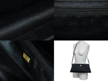 Load image into Gallery viewer, 極美品 CHANEL シャネル マトラッセ サテン ショルダーバッグ 6番台 ブラック ココマーク ロゴ 鞄 ゴールド金具 中古 4c068921