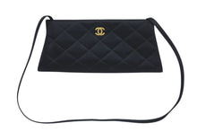 Load image into Gallery viewer, 極美品 CHANEL シャネル マトラッセ サテン ショルダーバッグ 6番台 ブラック ココマーク ロゴ 鞄 ゴールド金具 中古 4c068921