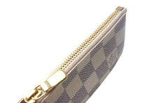 Load image into Gallery viewer, 新品同様 LOUIS VUITTON ルイヴィトン ポシェット クレ コインケース N62659 ダミエアズールキャンバス ホワイト グレー ゴールド金具 中古 4c068925