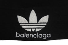 Load image into Gallery viewer, 極美品 BALENCIAGA × ADIDAS バレンシアガ × アディダス ビーニー ニットキャップ 724009 サイズ2 ブラック ホワイト アクリル 中古 4c068949