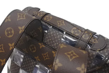 Load image into Gallery viewer, 新品未使用 LOUIS VUITTON ルイヴィトン クリストファー MM リュック バックパック M20865 モノグラムチェス 22AW ブラウン クリア 中古 4c068950