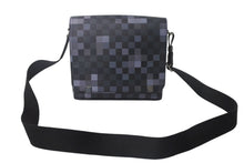 画像をギャラリービューアに読み込む, LOUIS VUITTON ルイヴィトン ディストリクトPM ショルダーバッグ N40072 ダミエグラフィット ピクセル PVC レザー シルバー金具 美品 中古 4c068953
