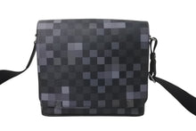 Load image into Gallery viewer, LOUIS VUITTON ルイヴィトン ディストリクトPM ショルダーバッグ N40072 ダミエグラフィット ピクセル PVC レザー シルバー金具 美品 中古 4c068953