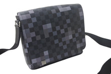 画像をギャラリービューアに読み込む, LOUIS VUITTON ルイヴィトン ディストリクトPM ショルダーバッグ N40072 ダミエグラフィット ピクセル PVC レザー シルバー金具 美品 中古 4c068953