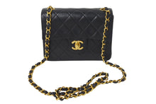 Load image into Gallery viewer, CHANEL シャネル ミニマトラッセ ショルダーバッグ ココマーク 4番台 ラムスキン ブラック ゴールド金具 美品 中古 4c069028