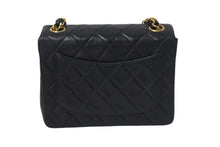 Load image into Gallery viewer, CHANEL シャネル ミニマトラッセ ショルダーバッグ ココマーク 4番台 ラムスキン ブラック ゴールド金具 美品 中古 4c069028