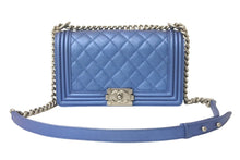 画像をギャラリービューアに読み込む, CHANEL シャネル ボーイシャネル チェーンショルダーバッグ 20番台 カーフ パンチングレザー メタリックブルー 美品 中古 4c069031
