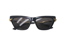 画像をギャラリービューアに読み込む, BOTTEGA VENETA ボッテガヴェネタ クラシック アセテート キャットアイ サングラス ブラック ゴールド 54□16 美品 中古 4c069058