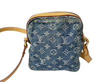 Load image into Gallery viewer, LOUIS VUITTON ルイヴィトン モノグラムデニム カメラバッグ ショルダーバッグ M95348 インディゴ ブルー 美品 中古 4c069177