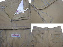 Load image into Gallery viewer, TRUE RELIGION トゥルーレリジョン カーゴパンツ サイズ34 ベージュ コットン 刺繍 ヴィンテージ 美品 中古 4c069250
