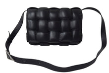 画像をギャラリービューアに読み込む, BOTTEGA VENETA ボッテガヴェネタ ショルダーバッグ パデッド カセット イントレチャート シルバー金具 ブラック 美品 中古 4c069298