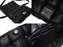 画像をギャラリービューアに読み込む, BOTTEGA VENETA ボッテガヴェネタ ショルダーバッグ パデッド カセット イントレチャート シルバー金具 ブラック 美品 中古 4c069298