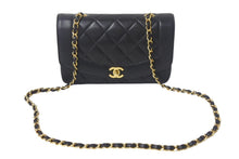 画像をギャラリービューアに読み込む, CHANEL シャネル ダイアナ22 マトラッセ チェーンショルダーバッグ ココマーク 2番台 ラムスキン ブラック ゴールド 美品 中古 4c069361
