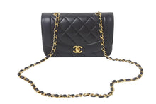 画像をギャラリービューアに読み込む, CHANEL シャネル ダイアナ22 マトラッセ チェーンショルダーバッグ ココマーク 2番台 ラムスキン ブラック ゴールド 美品 中古 4c069362