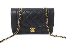画像をギャラリービューアに読み込む, CHANEL シャネル ダイアナ22 マトラッセ チェーンショルダーバッグ ココマーク 2番台 ラムスキン ブラック ゴールド 美品 中古 4c069362