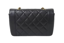 画像をギャラリービューアに読み込む, CHANEL シャネル ダイアナ22 マトラッセ チェーンショルダーバッグ ココマーク 2番台 ラムスキン ブラック ゴールド 美品 中古 4c069362