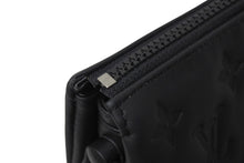 Load image into Gallery viewer, 新品未使用 LOUIS VUITTON ルイヴィトン クッサン PM ショルダーバッグ M11370 モノグラム ブラックアウト ブラック ラムスキン 中古 4c069482